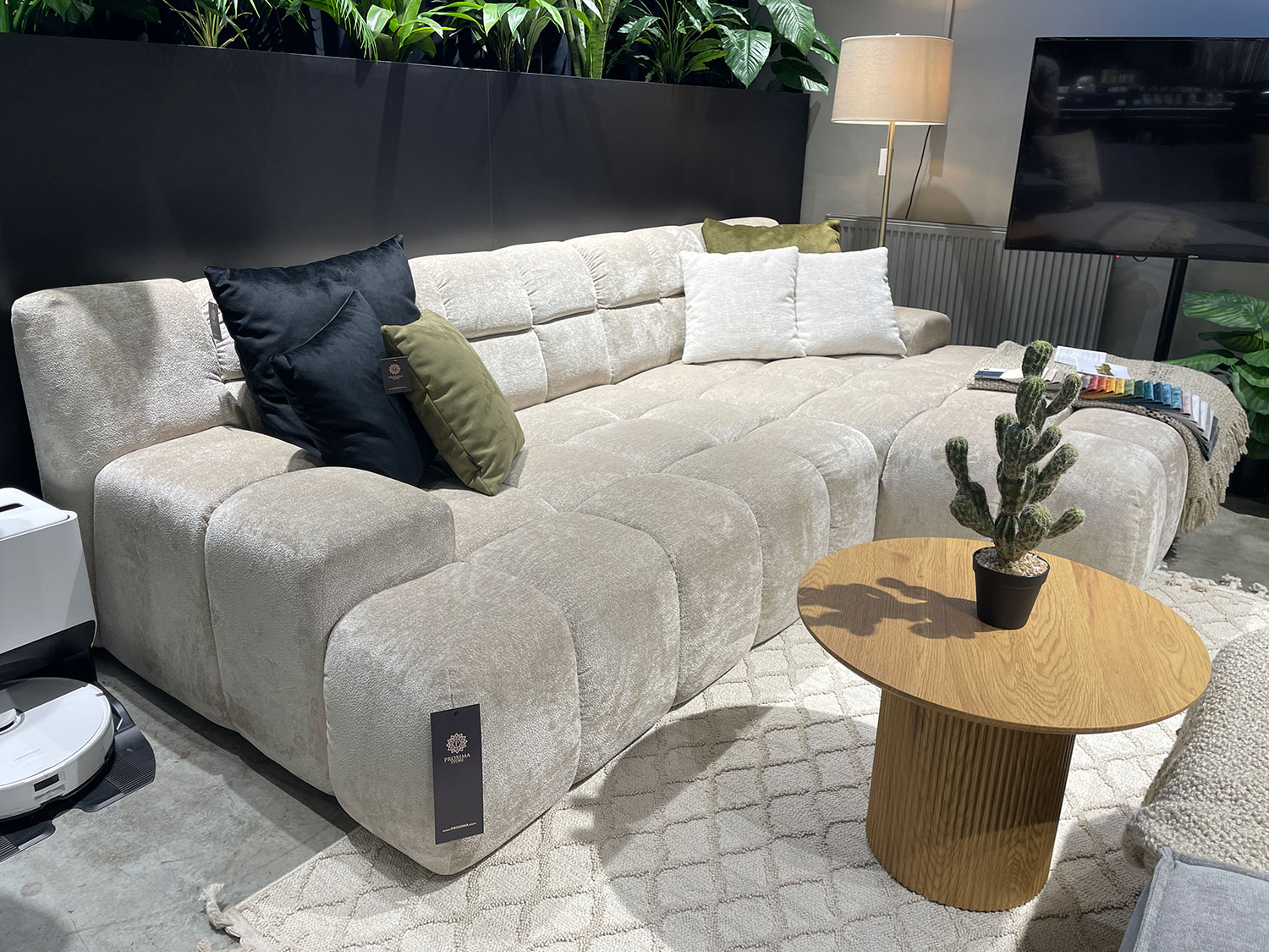 Detail sedačky v showroome PROXIMA STORE v Nitre